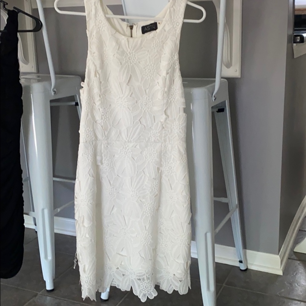 Cute ASTR little white dress with flower detail